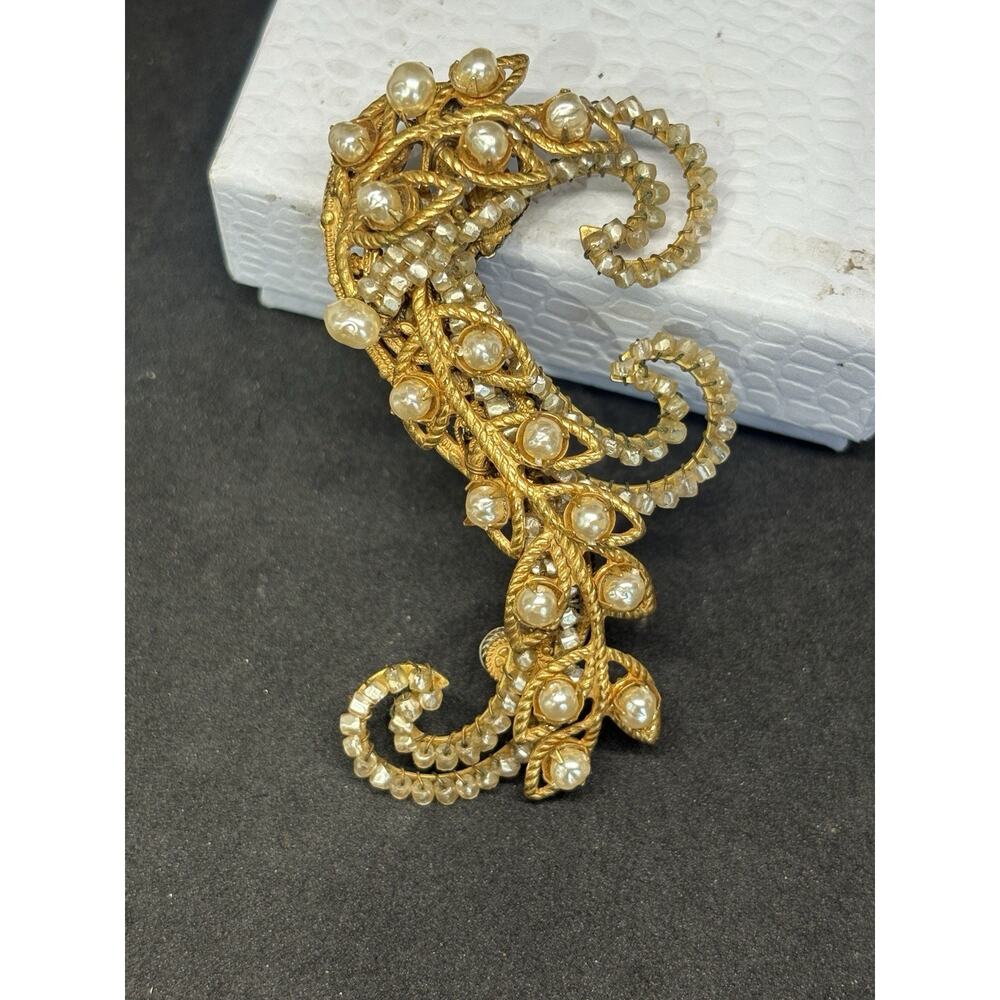 Vintage Miriam Haskell Signed Gold Tone Pearl Filigree Feather Scroll Brooch Pin - Picture 2 of 9